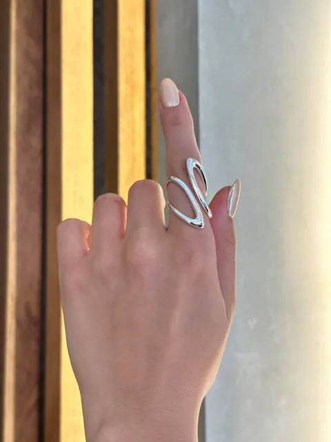 Anillo Fluidez Orgánica Plateada